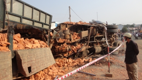 Video: Hiện trường vụ tai nạn thảm khốc, 6 người chết ở Đắk Lắk