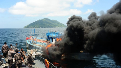 Trung Quốc lên tiếng vụ Indonesia đánh chìm tàu cá