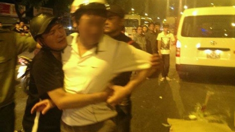 Bi thương người cha đòi tự tử khi thấy thi thể con gái