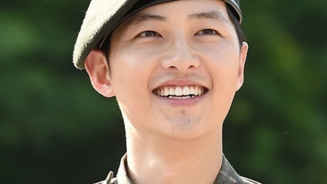 Ngôi sao màn ảnh Hàn Quốc - Song Joong Ki chính thức xuất ngũ