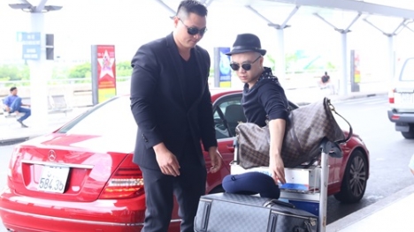 Đỗ Mạnh Cường xuất ngoại cùng vệ sĩ, tổ chức show ở Hollywood