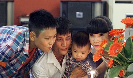 Hôn nhân đáng mơ ước của 'siêu mẫu gầy' và 'gã dân chơi' Hà Thành