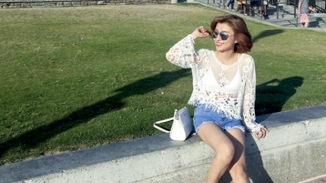 Tiêu Châu Như Quỳnh thả dáng trên bãi biển Mỹ