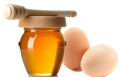 Cách trị mụn bằng mật ong và trứng gà cực hiệu quả cho phụ nữ