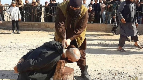 Phiến quân IS bị chặt đầu vì cố ý làm lây lan bệnh AIDS