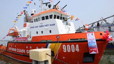 Cảnh sát biển Việt Nam nhận 2 tàu hiện đại có sân đỗ trực thăng