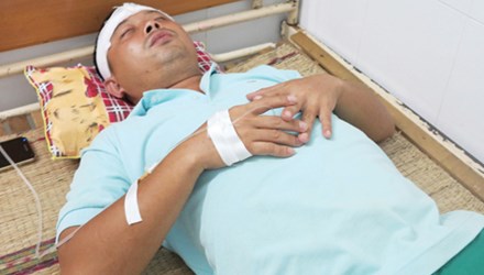 Dọn tử thi tai nạn giao thông, nam thanh niên bị đánh nhập viện