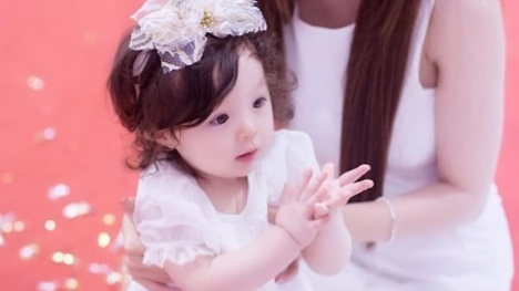 Con gái Elly Trần xinh như thiên thần trong tiệc sinh nhật