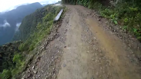 Quay video mạo hiểm với GoPro suýt bỏ mạng dưới vực