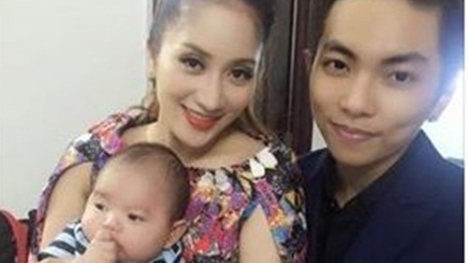 Facebook sao Việt: Khánh Thi, Phan Hiển hạnh phúc khoe con
