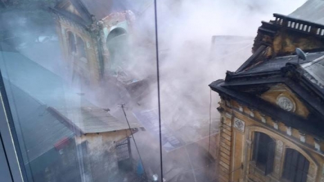 Vụ sập nhà cổ ở Hà Nội: Điện thoại nạn nhân mắc kẹt vẫn đổ chuông