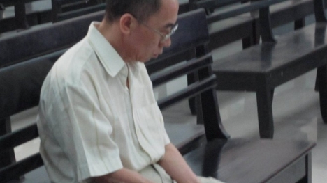 Vợ đặt camera phát hiện chồng xâm hại con riêng