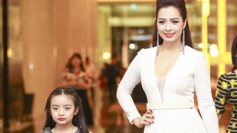 Sao Việt xấu tuần qua: Thúy Hằng diện trang phục không phù hợp