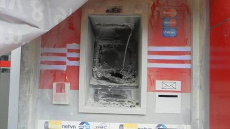 Video: Phá hủy cây ATM bằng thuốc nổ để trộm tiền
