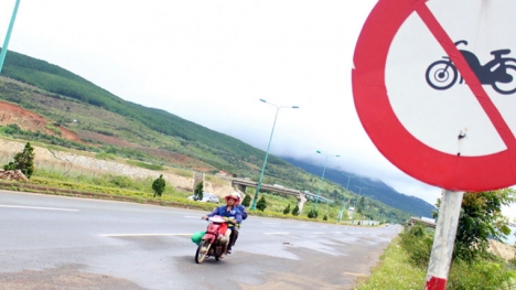 Đi xe máy vào đường cao tốc, bị phạt bao nhiêu?