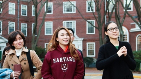 Mỹ Tâm thăm sinh viên Việt Nam tại Đại học Harvard