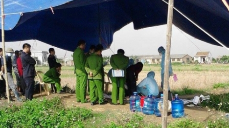 Thái Bình: Khai quật mộ, điều tra cái chết bí ẩn của cụ bà 104 tuổi