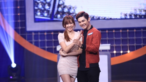 Hari Won bị “bắt gặp” thân thiết cùng Sơn Ngọc Minh