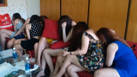 Bắt quả tang nữ tiếp viên tiệm hớt tóc bán dâm giá 1 triệu đồng