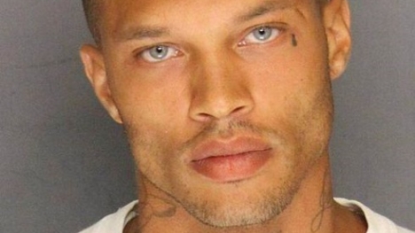 Tù nhân 'đẹp trai nhất thế giới' sắp lên sàn diễn