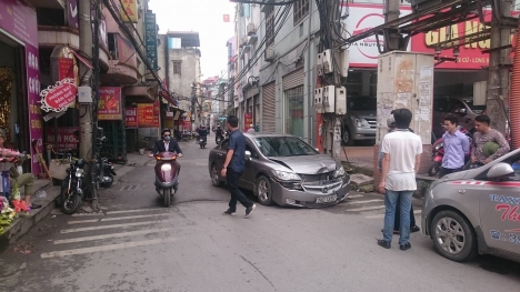 Hà Nội: Thanh niên ngoại quốc gây rối, làm náo loạn cả phố trong đêm