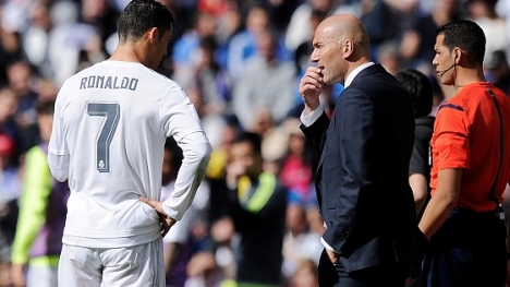 Real vào bán kết, Zidane gọi Ronaldo là 'Người đặc biệt'