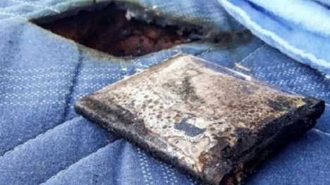 Điện thoại Galaxy S nổ bất ngờ trên giường ngủ