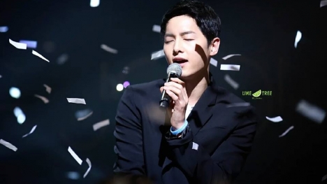 Fan 'tan chảy' nghe Song Joong Ki hát nhạc phim 'Hậu Duệ Mặt Trời'