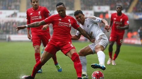 Thua đậm Swansea, Liverpool 'đầu hàng' top 4