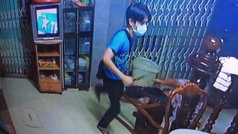 Bắt được hung thủ đâm chủ tiệm vàng ở miền Tây
