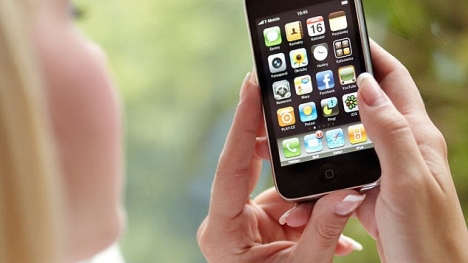 Xem trộm tin nhắn của chồng, vợ bị phạt gần 1 tỷ đồng