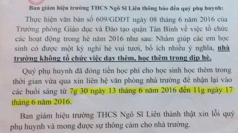 Hiệu trưởng trường học bất ngờ trả lại tiền học thêm cho phụ huynh nói gì?