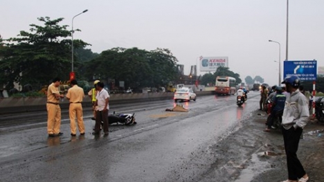 Tông chết người, lái xe đầu kéo bỏ chạy