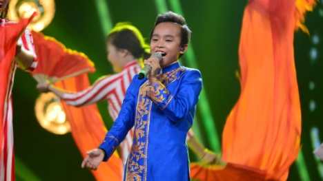 Hồ Văn Cường hát 'Nắng có còn xuân' đi thẳng vào chung kết Vietnam Idol Kids