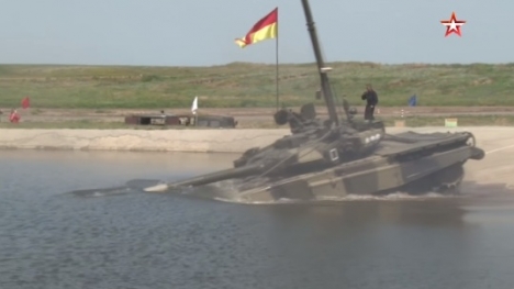 Video: Xe tăng lặn dưới nước như tàu ngầm của Nga