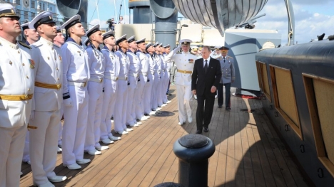 Video: Putin đích thân thị sát tàu Rạng Đông huyền thoại