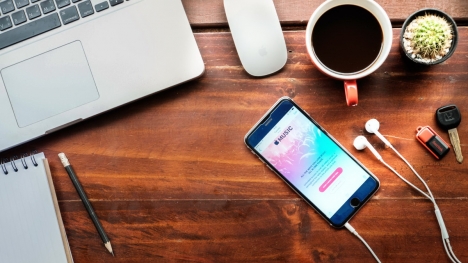 Mẹo nghe nhạc YouTube khi màn hình tắt trên iPhone