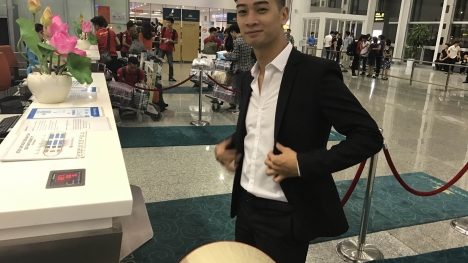 SlimV mang nón lá trình diễn tại Asia Song Festival