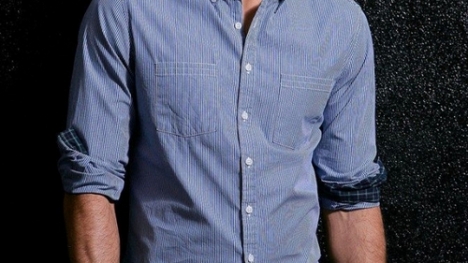 Hướng dẫn cách chọn màu áo cho da ngăm đen 