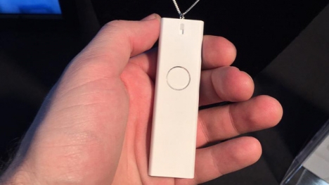 Máy phiên dịch cầm tay dịch ngay lập tức lời du khách