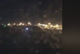 Video: Máy bay bốc cháy trên đường băng sân bay Mỹ