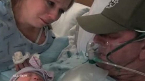 Video vợ mổ đẻ sớm để chồng hấp hối được gặp con gây xúc động