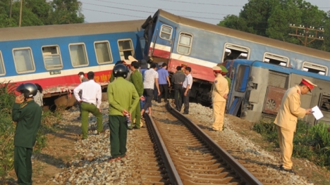 Vụ tàu hỏa tông xe tải, 3 người chết: Phó thủ tướng yêu cầu điều tra