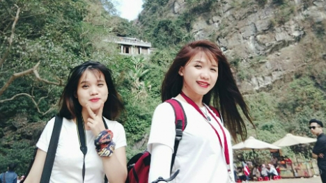 Hai cô gái phượt xe máy 40 tiếng Sài Gòn - Hà Nội gây tranh cãi dân mạng