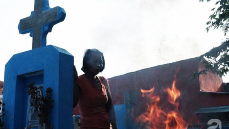 Người đàn bà bất hạnh “sinh bảy chết năm”, sống ở nghĩa trang 21 năm trời ngay giữa Sài Gòn