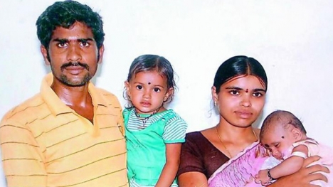 Chồng thiêu sống vợ đang mang thai và con gái vì không đẻ được con trai