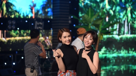 Dương Triệu Vũ – Thu Trang mời hot girl Sam phụ diễn cho Đức Vĩnh – Quỳnh Anh