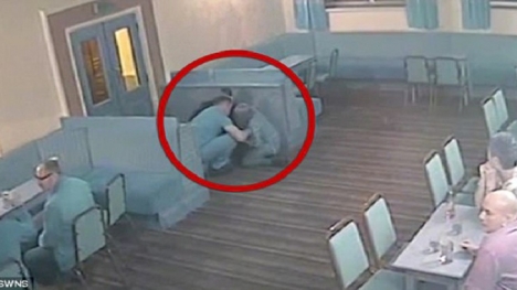 Bị chồng đạp mạnh vào bụng, thai phụ bị mất con 5 ngày trước khi sinh