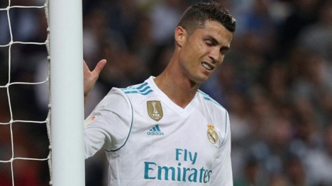 Ronaldo trở lại, Real Madrid thua khó tin, bị Barca cho 'ngửi khói'