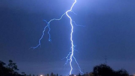 Đang ngủ, hai bố con bị sét đánh tử vong